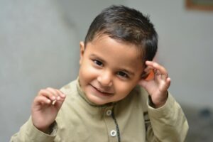 Kind Ohr Untersuchung beim Hörakustiker in Mannheim