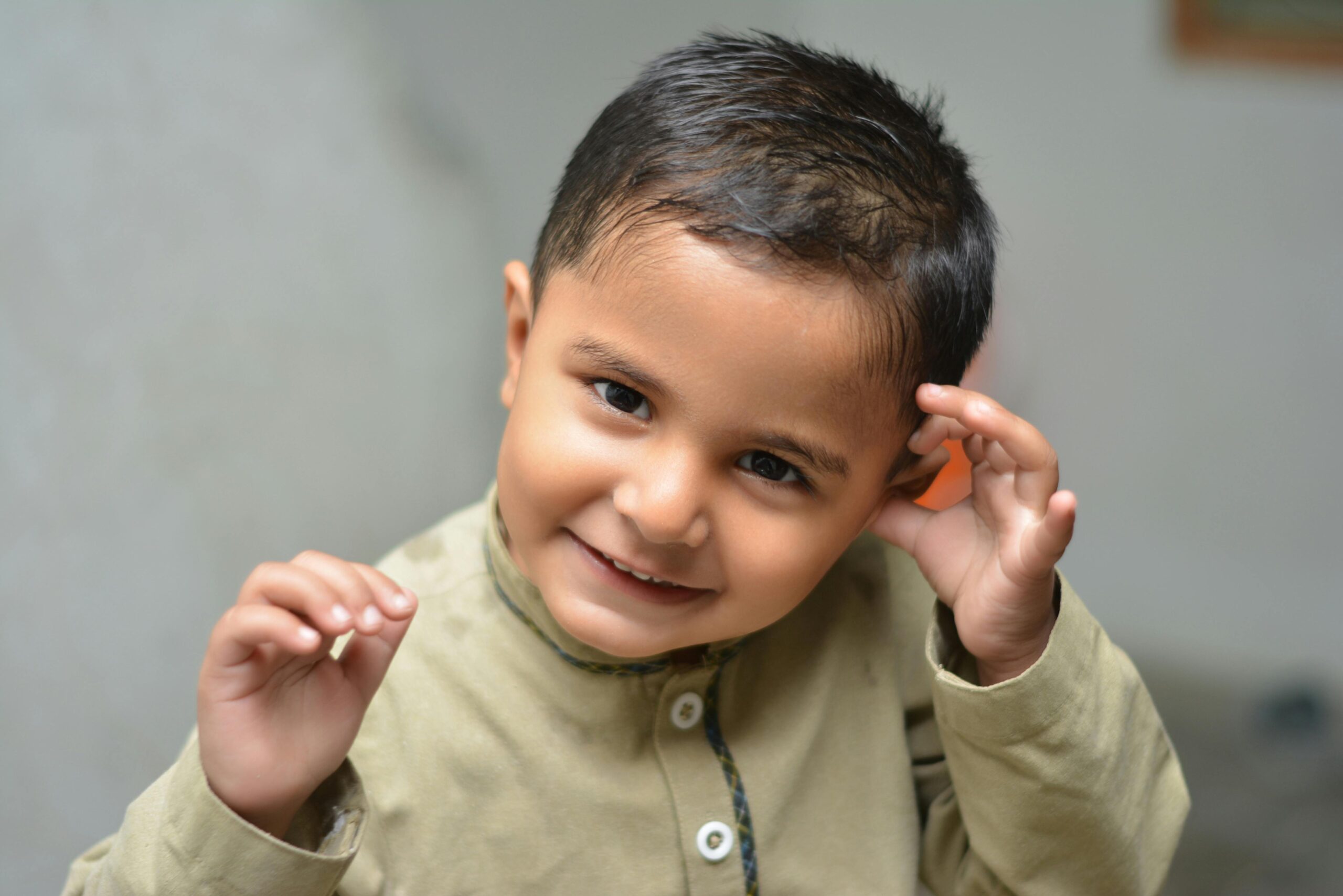 Kind Ohr Untersuchung beim Hörakustiker in Mannheim
